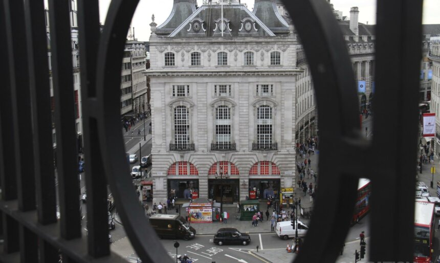 Piccadilly circus filming roof